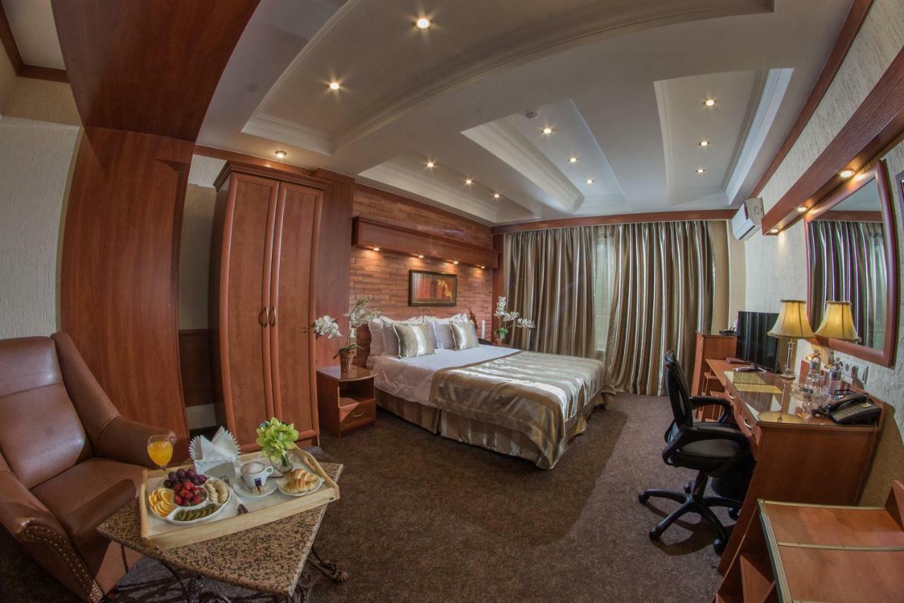 Hotel Uyut Almaty Luaran gambar