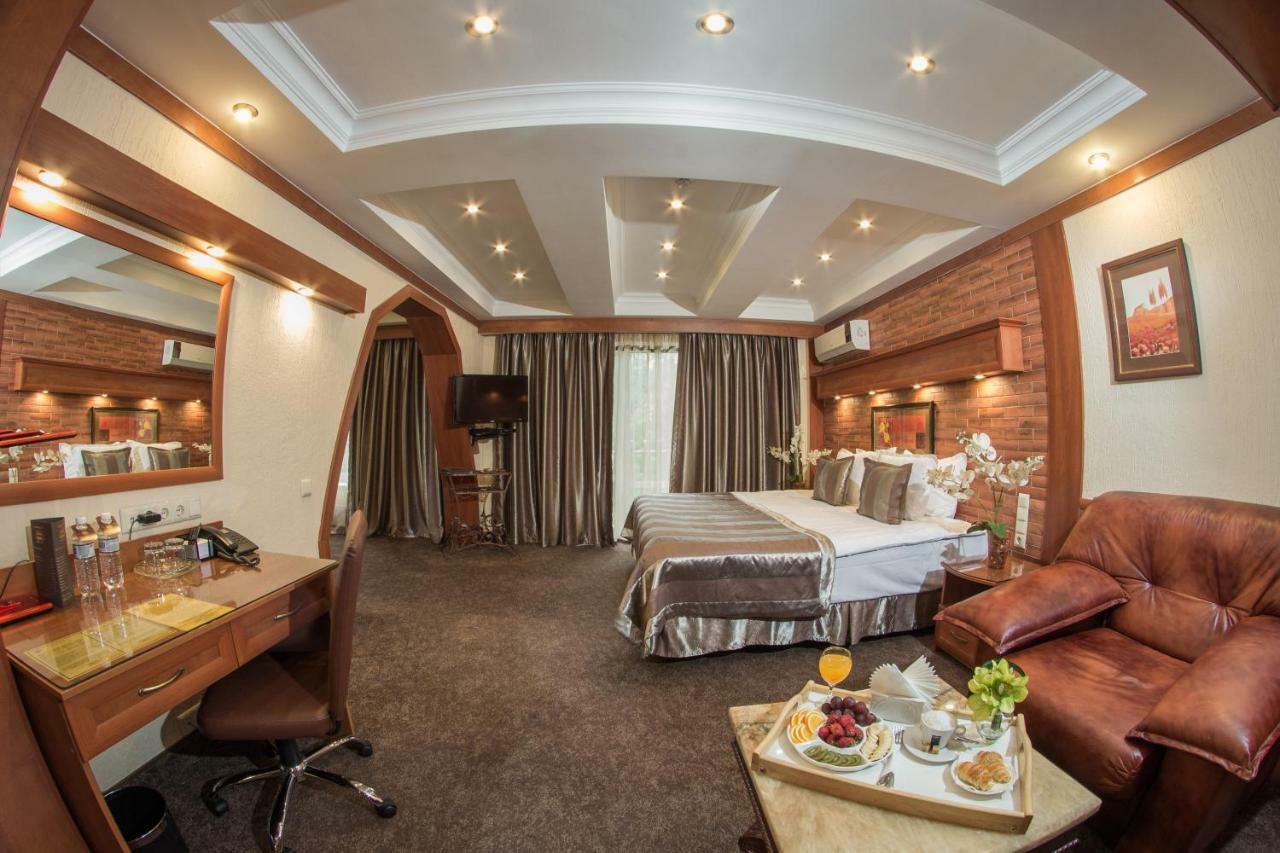 Hotel Uyut Almaty Luaran gambar