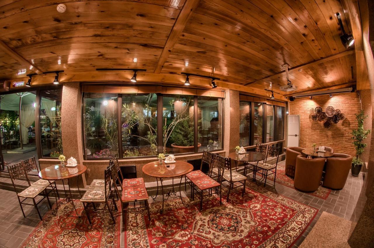 Hotel Uyut Almaty Luaran gambar